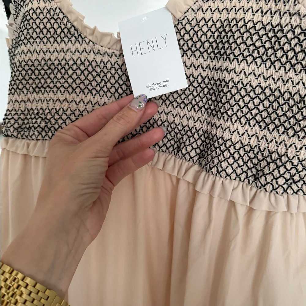 Elegant Cream and Black Women's Dress - Picture 2 of 3